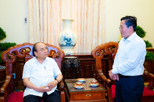 Chủ tịch nước Nguyễn Xuân Phúc: Chương trình Một triệu lá cờ Tổ quốc cùng ngư dân bám biển có ý nghĩa rất lớn - Ảnh 1.