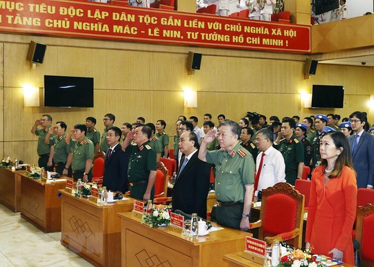 Chủ tịch nước Nguyễn Xuân Phúc trao Quyết định cho sĩ quan công an đi gìn giữ hòa bình - Ảnh 2.