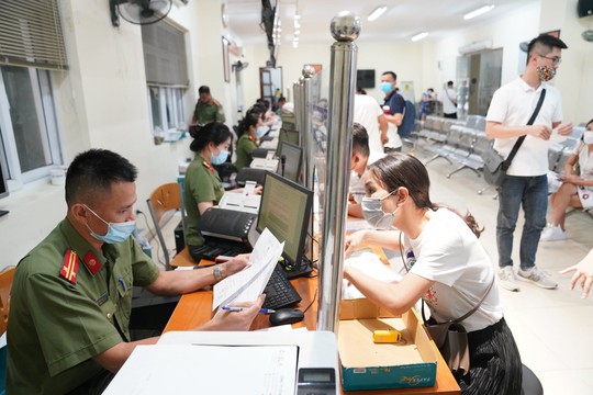 Mỹ nêu yêu cầu đối với người mang hộ chiếu mẫu mới của Việt Nam - Ảnh 1.