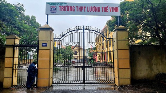 135 học sinh lớp 10 ở Quảng Ninh bất ngờ bị yêu cầu rời khỏi trường ngay khi đang học - Ảnh 2.