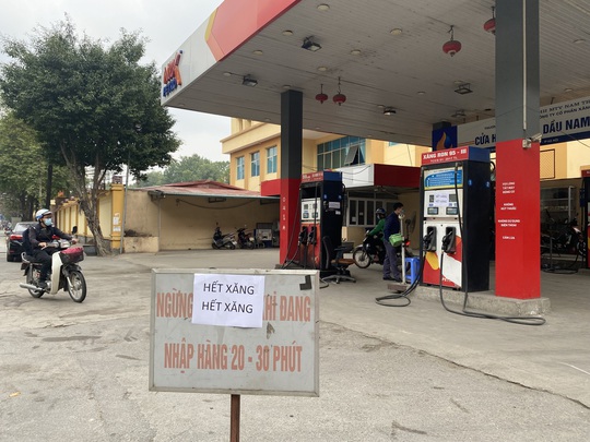 Tước giấy phép của 7 doanh nghiệp đầu mối xăng dầu - Ảnh 1.