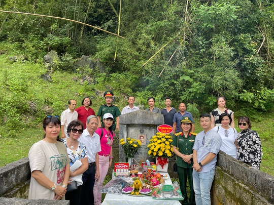 Gia đình nhà thơ Thâm Tâm lập quỹ học bổng tặng học sinh Cao Bằng - Ảnh 2.