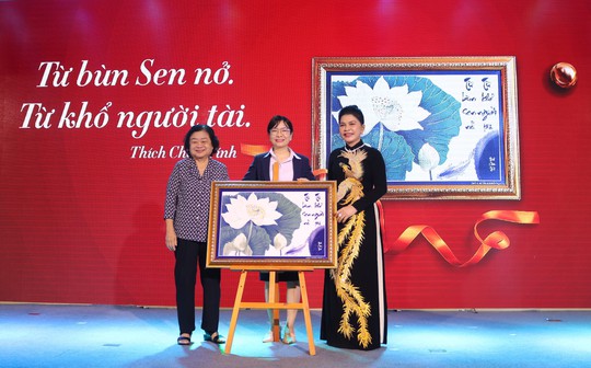 Bán đấu giá 2 vật phẩm trao tặng CLB Vì Hoàng Sa - Trường Sa thân yêu - Ảnh 5.