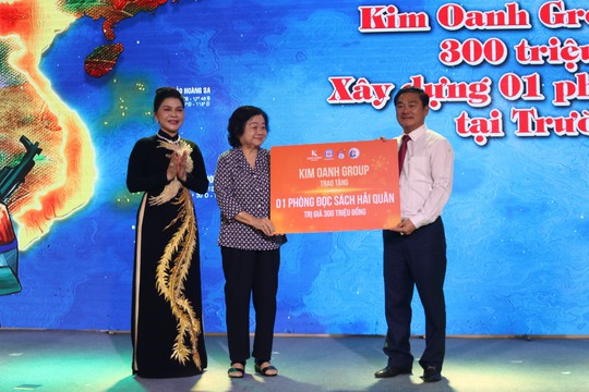 Bán đấu giá 2 vật phẩm trao tặng CLB Vì Hoàng Sa - Trường Sa thân yêu - Ảnh 4.