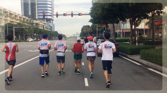 Phong trào marathon phát triển mạnh trong cộng đồng và doanh nghiệp - Ảnh 2.