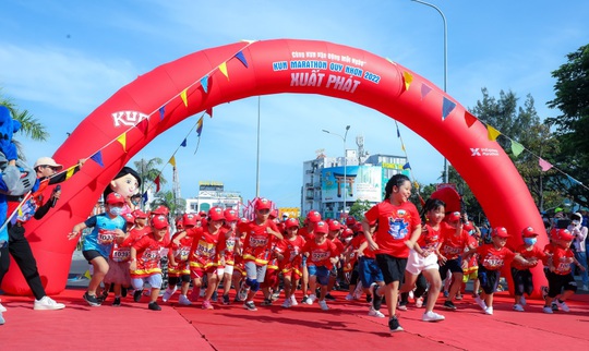 Màn đồng diễn Flashmob 3.000 thiếu nhi ghi nhận kỷ lục Việt Nam - Ảnh 1.
