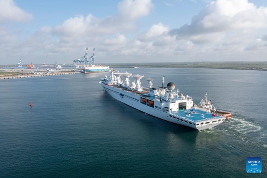 Tàu Trung Quốc cập cảng Sri Lanka: Con tàu nhỏ trong cuộc chơi lớn - Ảnh 1.