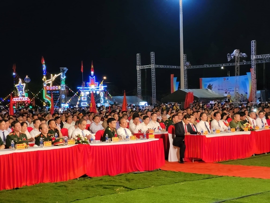 Chủ tịch nước Nguyễn Xuân Phúc dự kỷ niệm 50 năm chiến thắng Cấm Dơi - Ảnh 2.