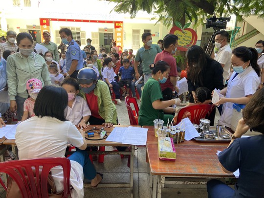 Diễn biến mới vụ học sinh không tiêm vắc-xin phải học online - Ảnh 4.
