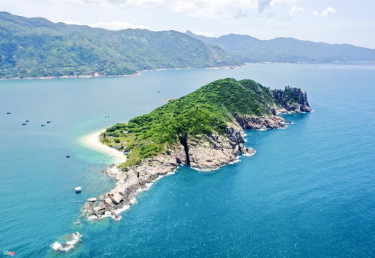 Hòn đảo giống con khủng long ở Phú Yên - Ảnh 2.