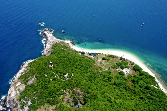 Hòn đảo giống con khủng long ở Phú Yên - Ảnh 5.