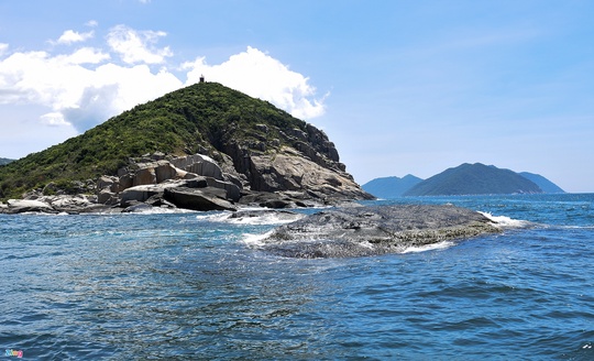 Hòn đảo giống con khủng long ở Phú Yên - Ảnh 8.