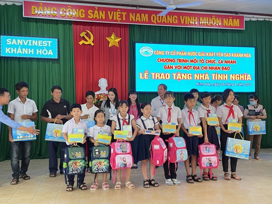 Yến sào Khánh Hòa đồng hành cùng người nghèo, trẻ em vượt khó học giỏi - Ảnh 2.