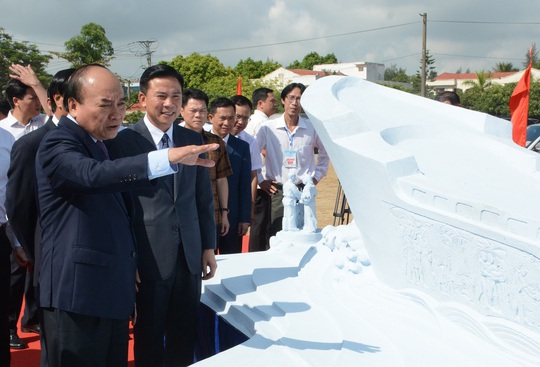 Chủ tịch nước Nguyễn Xuân Phúc dự 2 sự kiện đặc biệt ở Sầm Sơn - Ảnh 3.