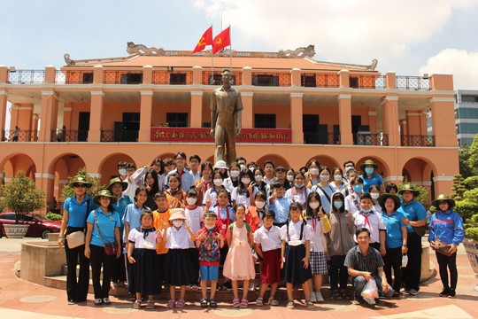 Chăm lo con CNVC-LĐ vào đầu năm học - Ảnh 1.