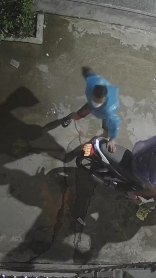 Trưởng công an huyện nói gì về việc nhà dân liên tục bị “khủng bố” mắm thối, sơn, gạch đá? - Ảnh 1.