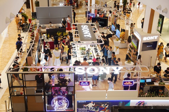 Khai trương Sony Center tại Hà Nội, siêu ưu đãi lên đến 50% - Ảnh 1.