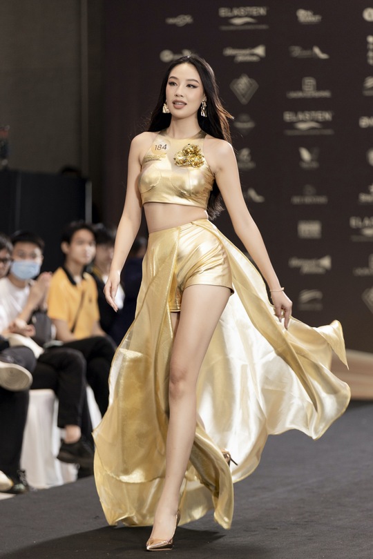 Cười ra nước mắt ở cuộc thi Hoa hậu Hòa bình Việt Nam 2022 - Ảnh 3.