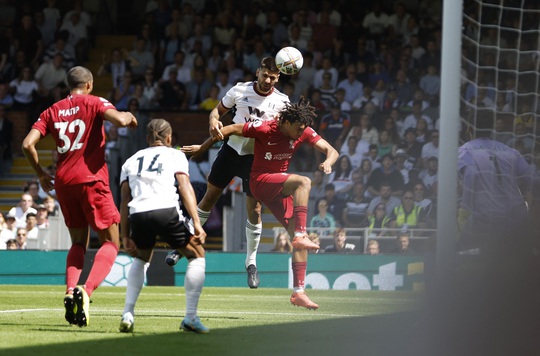 Tân binh Nunez bùng nổ, Liverpool chật vật cầm chân Fulham - Ảnh 2.