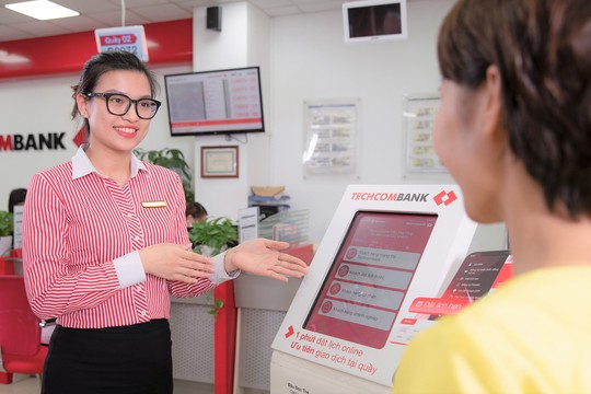 Techcombank là ngân hàng TMCP tư nhân uy tín nhất Việt Nam năm thứ tư liên tiếp - Ảnh 1.