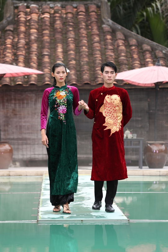 Tôn vinh văn hoá hầu đồng qua bộ sưu tập áo dài Dạ Yến Nhà Quan - Ảnh 1.