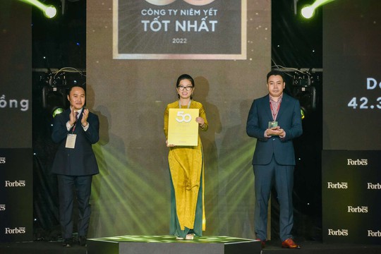Vietcombank 10 lần liên tục được vinh danh Top 50 công ty niêm yết tốt nhất - Ảnh 1.