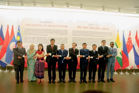 Triển lãm tôn vinh các giá trị văn hoá truyền thống ASEAN - Ảnh 1.