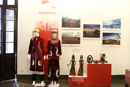 Triển lãm tôn vinh các giá trị văn hoá truyền thống ASEAN - Ảnh 3.