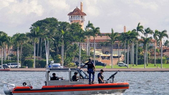 Mật vụ FBI đột kích dinh thự cựu Tổng thống Donald Trump ở Florida - Ảnh 2.