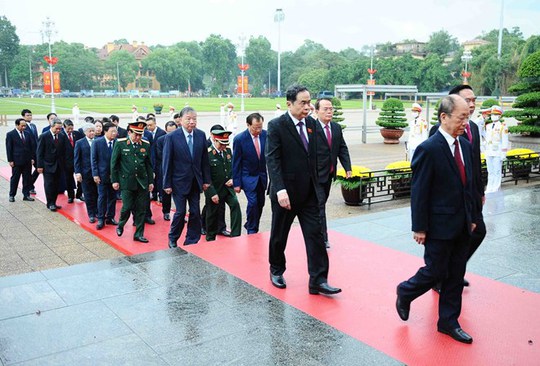 Lãnh đạo Đảng, Nhà nước vào Lăng viếng Chủ tịch Hồ Chí Minh - Ảnh 5.