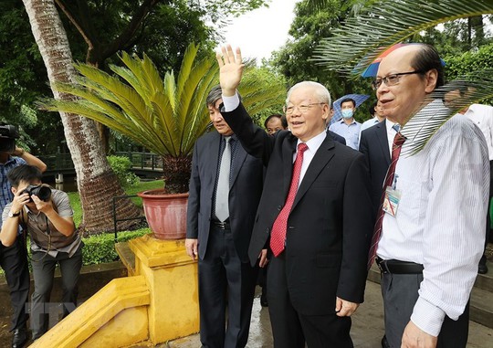 Tổng Bí thư Nguyễn Phú Trọng dâng hương tưởng niệm Chủ tịch Hồ Chí Minh - Ảnh 5.