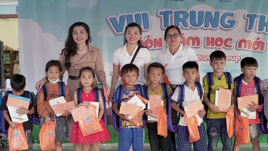Quỹ từ thiện Kim Oanh tặng quà trung thu cho học sinh và thiếu nhi tỉnh Đắk Lắk - Ảnh 1.
