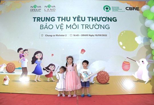 Trẻ em TP HCM vui Trung thu và nâng cao ý thức bảo vệ môi trường - Ảnh 3.