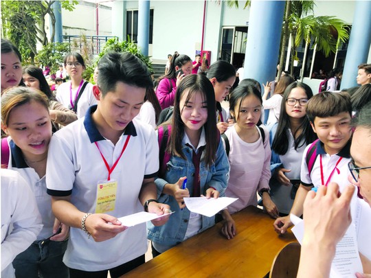Nhiều lợi ích khi tham gia BHYT học sinh, sinh viên - Ảnh 1. Nhiều lợi ích khi tham gia BHYT học sinh, sinh viên - Ảnh 1.