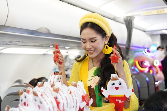 “Chị Hằng” Huỳnh Nguyễn Mai Phương bất ngờ vui Tết Trung Thu trên chuyến bay Vietjet - Ảnh 4.