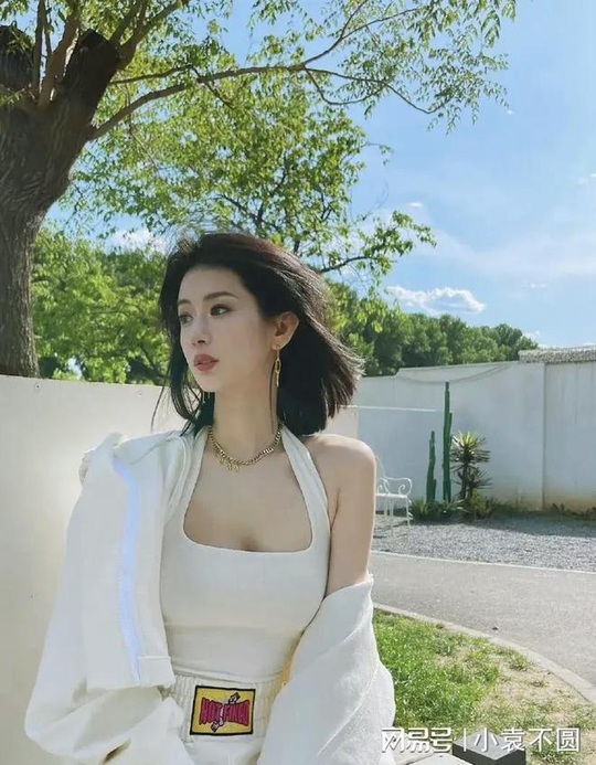 Hot girl bốc phốt thêm nghệ sĩ mua dâm hậu Lý Dịch Phong - Ảnh 1.