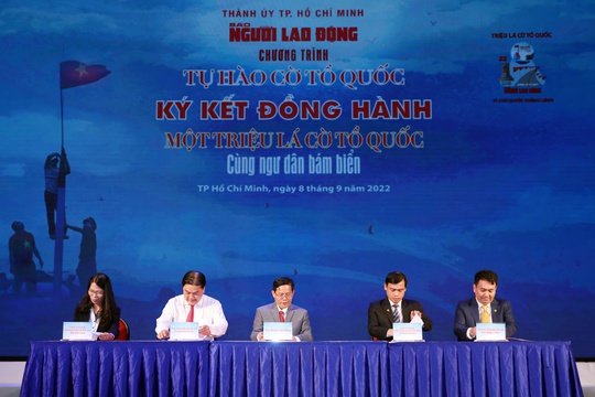 Him Lam Land ký kết đồng hành cùng Chương trình “Tự hào cờ Tổ quốc” năm 2022 - Ảnh 2.