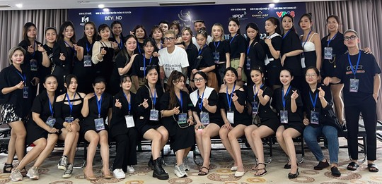 Chuyên gia trang điểm Quang Bi đồng hành cùng Miss Peace Việt Nam 2022 - Ảnh 5.