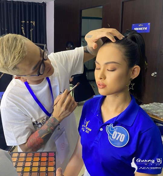 Chuyên gia trang điểm Quang Bi đồng hành cùng Miss Peace Việt Nam 2022 - Ảnh 6.