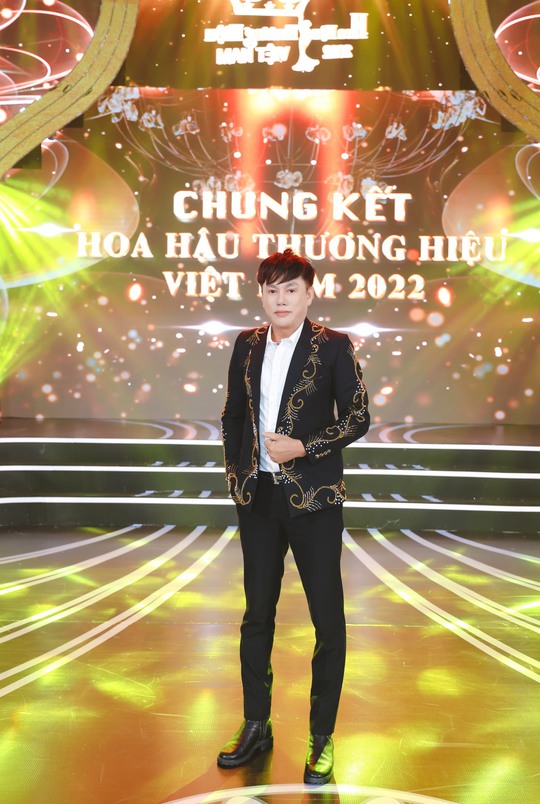 NTK Tommy Nguyễn lịch lãm đi tìm hoa hậu Thương hiệu Việt - Ảnh 3.