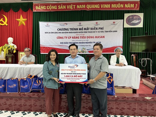 Masan giúp 500 bệnh nhân nghèo ở Kiên Giang sáng mắt - Ảnh 2.
