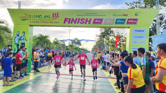Lần đầu tiên, Long An có giải chạy Marathon - Ảnh 3.
