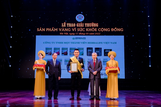 Herbalife Việt Nam nhận giải thưởng Sản phẩm vàng vì sức khỏe cộng đồng năm 2022 - Ảnh 1.