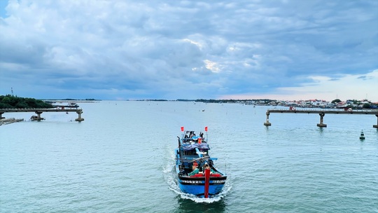 Cửa Thuận An 600 năm thăng trầm - Ảnh 1.