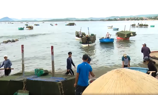 Phú Yên ban bố lệnh cấm biển phòng tránh bão Noru (bão số 4) - Ảnh 4.
