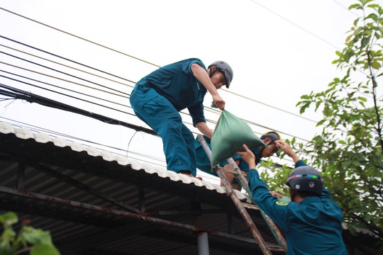 Bộ trưởng Lê Minh Hoan kiểm tra việc phòng chống bão Noru tại Quảng Nam - Ảnh 4.