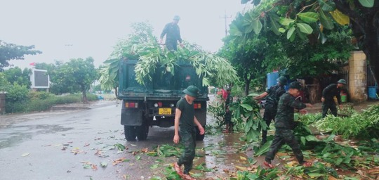Bão chưa vào, đảo Lý Sơn đã có mưa to và gió giật cấp 8 - Ảnh 9.
