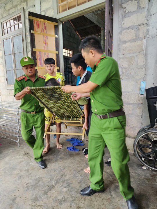 Miền Trung: Bắt đầu đưa dân đi sơ tán tránh bão Noru và áp dụng khung giờ giới nghiêm - Ảnh 3.