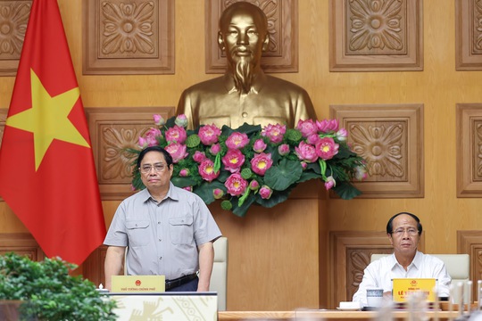Thủ tướng Phạm Minh Chính triệu tập cuộc họp ứng phó khẩn cấp bão số 4 - Ảnh 1.
