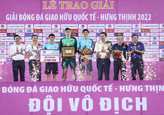 Thắng tưng bừng tuyển Ấn Độ, chủ nhà Việt Nam lên ngôi vô địch - Ảnh 1.
